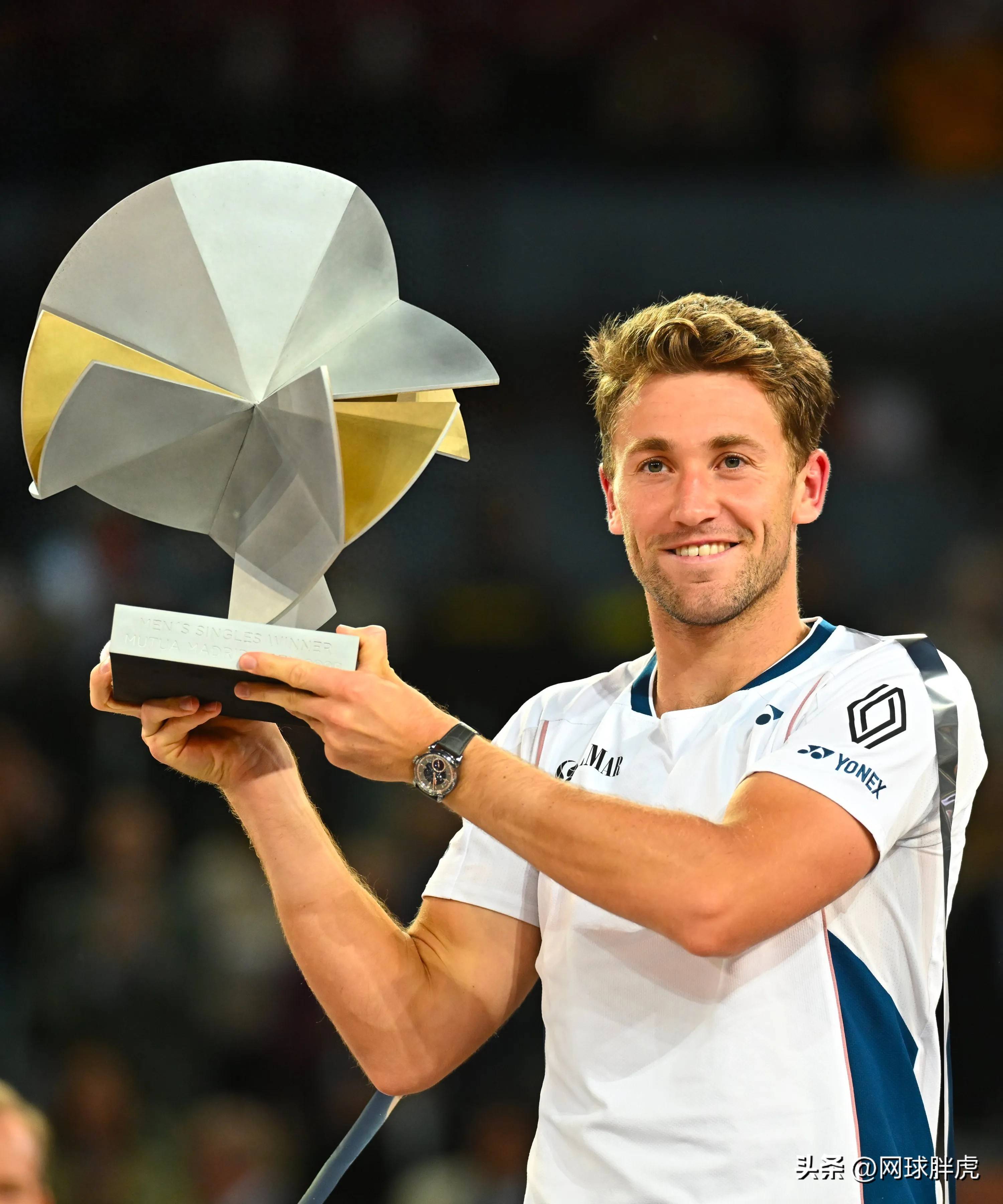 爱游戏官方-ATP总决赛鏖战年终总决赛，鲁德点燃赛场