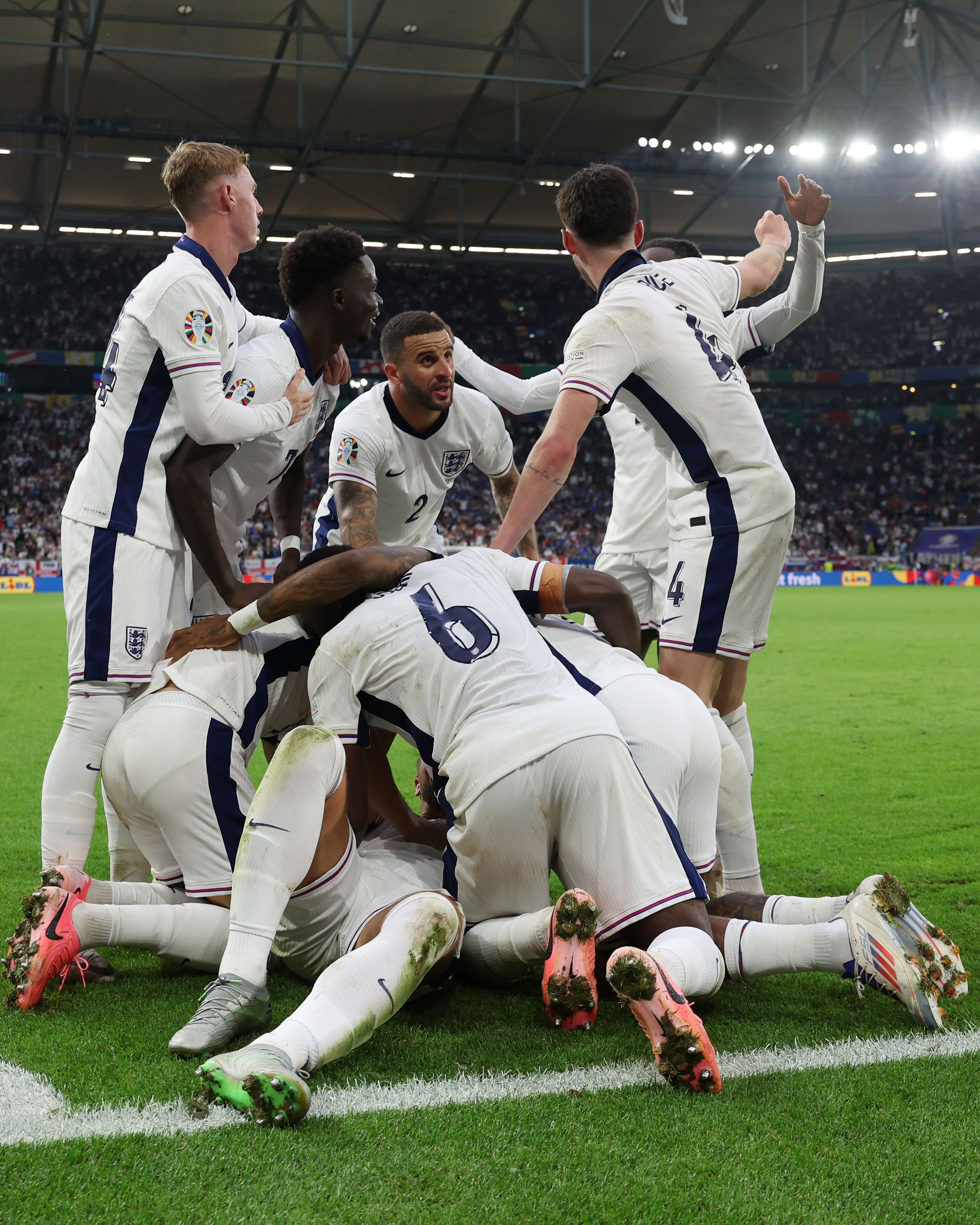 爱游戏APP-丹麦绝杀英格兰，贝林厄姆点燃赛场