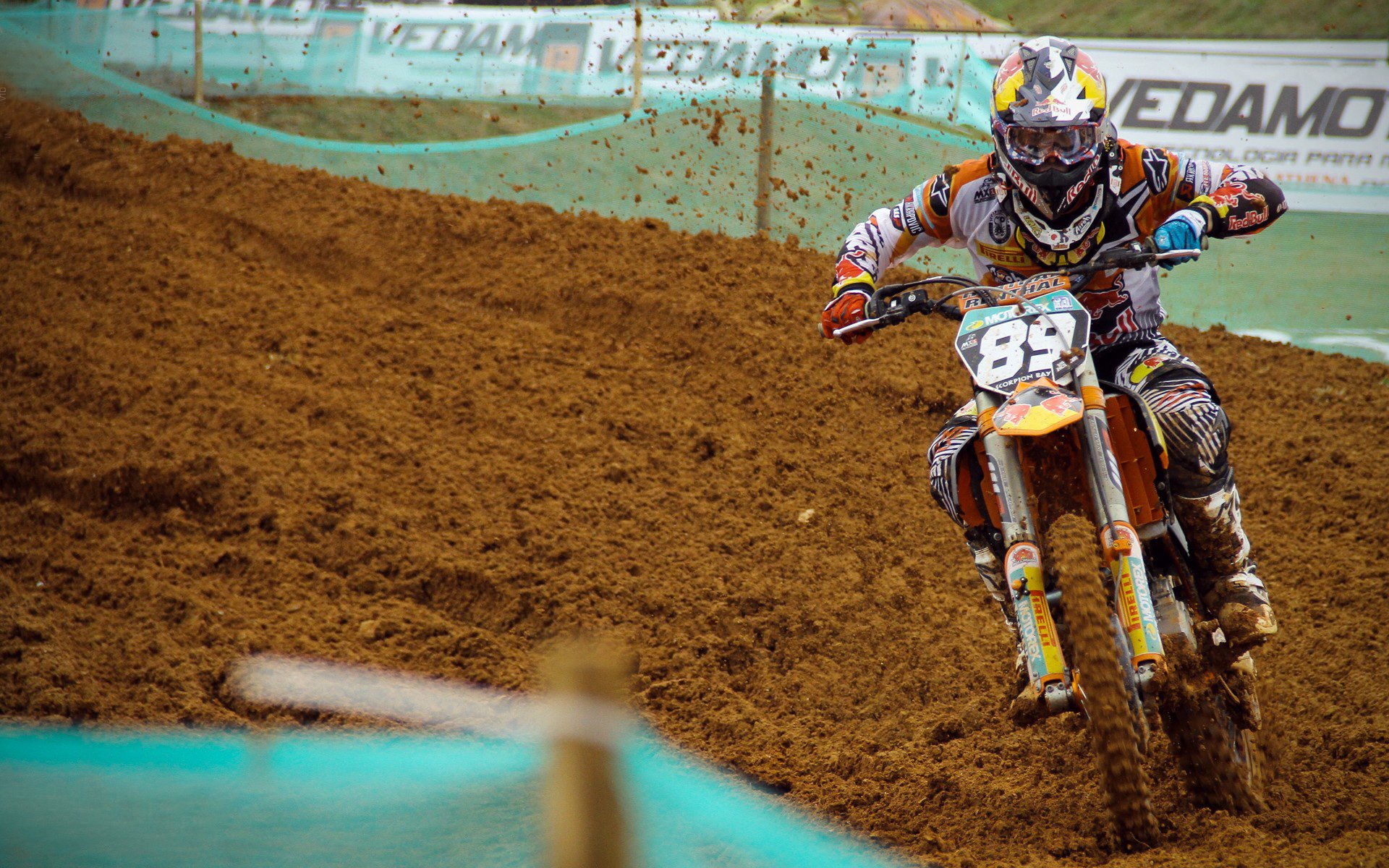 爱游戏下载-哈兰德魔人降世，比利亚雷亚尔上演惊天逆转，欧冠之夜的双重狂想曲