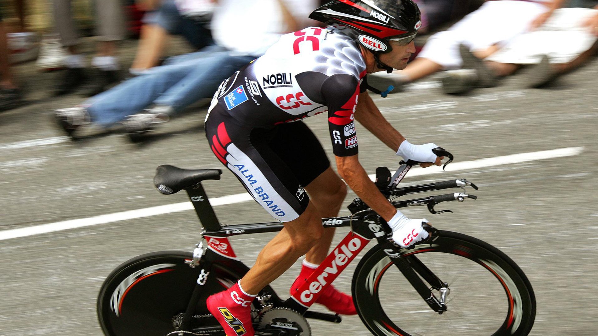 欧冠半决赛之夜，利拉德末节接管比赛，当足球的激情撞上篮球的孤胆